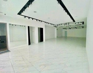 góc showroom cách mạng tháng tám, gần club lan anh, q10! diện tích: 10x20m, 1 trệt 1 lầu, giá 80tr