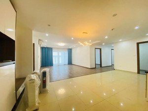 em bán căn hộ 4 phòng ngủ tầng trung đẹp hướng mát giá tốt tại goldmark city