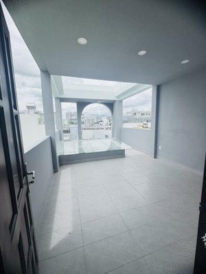 bán căn hộ dịch vụ cao cấp, đường 10m nguyễn sơn, luỹ bán bích, 6 tầng, thang máy lên sân thượng