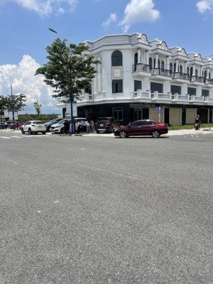 bán shophouse tại thăng long central city, 3,86 tỷ, dtsd 286,7m2, 6pn, 4wc, đẹp, nhiều tiện ích