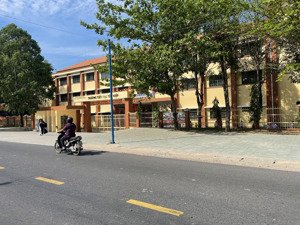 kẹt tiền đi nước ngoài nên bán gấp lô góc 2 mặt tiền