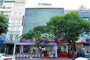 cho thuê nhà mặt phố nguyễn khánh toàn, diện tích 350m2, 2 tầng, mặt tiền 18m, kinh doanh thuận lợi