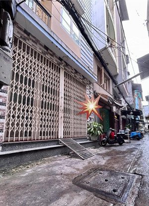 bán nhà 5 tầng chỉ 5.199 tỷ đường đoàn văn bơ gần chợ xóm chiếu, kế bên trường đh nguyễn tất thành