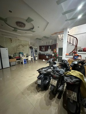 bán nhà phố hồ tùng mậu, cầu giấy,dt:56m2x4t, mt: 7.2m, gara oto, giá hơn 13 tỷ.