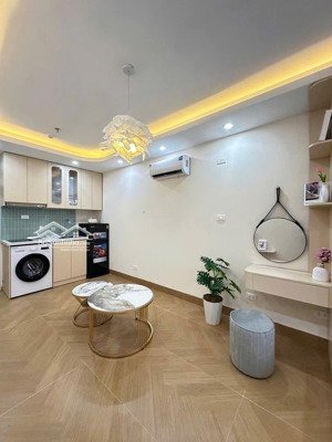 cho thuê căn studio full nội thất cao cấp, có ban công thoáng mát, gần trường umt