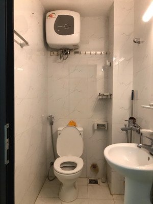 cho thuê phòng tầng 2 hàng bông, cách mặt đường 7m, diện tích 22m2, vệ sinh khép kín mới tinh
