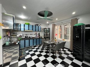 mặt ngõ lô góc 2 thoáng,kinh doanh ngõ thông oto qua.full nt. dt 39m 4t mt5m giá 12 tỷ có tl