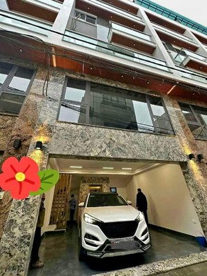 bán nhà đẹp gara thang máy chỉ 11 tỷ, 45m2 phố nguyễn văn cừ long biên