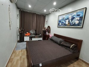 nguyễn khoái - ngõ thông - ô tô đỗ cửa - nhà 2 tầng đẹp - dân xây chắc chắn - lên tầng thoải mái