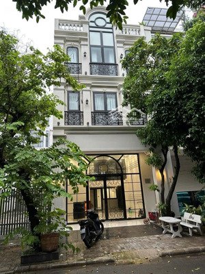 bán nhà phố khu hưng phước, pmh, q7. nhà đẹp. có thang máy. 6pn, 5wc