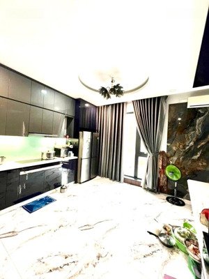 mặt tiền kd - đa ngành - 4 tầng - ngang lớn 9m - ngay bình long - thang máy - kênh nước đen