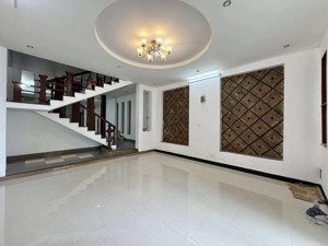 bán nhà mt nguyễn tri phương vị trí đẹp đường 10.5m lề 5m kinh doanh ok