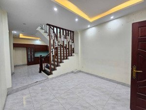 bán nhà cách ngã tư kiêu kỵ khoảng 2km, 45m2, gần 3 tỷ, 4 chỗ vào nhà