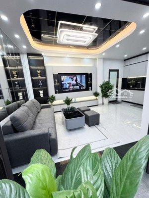 tôi cc cần bán nr 30m 5 tầng 6,48 tỷ tại khâm thiên đống đa nhà đẹp mới xây full nội thất