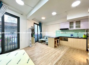 siêu phẩm studio bancol 40m2 - nội thất hiện đại, thang máy - gần vòng xoay điện biên phủ, uef, hiu