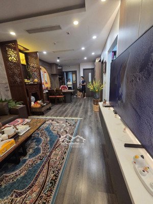 cần bán căn hộ phc tầng đẹp, đầy đủ đồ nội thất hiện đại