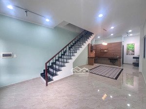 bán nhà sân vườn 80m2, bến cát, 1 trệt, 1 lầu