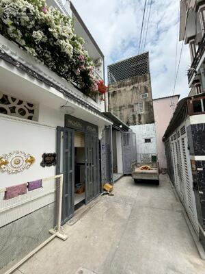 Nhà đẹp ngang 5m 1 trệt 2 lầu vị trí đẹp tân thới hiệp 13 q12