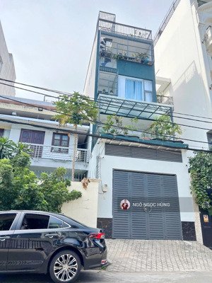 nhà phố hiện đại mt đs tân quy q7
giá bán: 12 . 5 tỷ (thương lượng)
dt: 4.5x12m