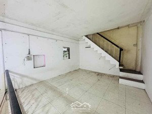 vị trí: thịnh liệt, hoàng mai mặt phố, lô góc, cách đường giải phóng khoảng 25m. diện tích