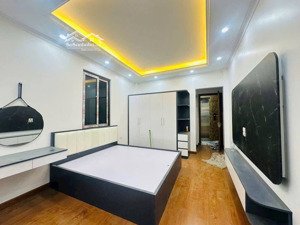 nhà mới xây hoàng hoa thám 45m2*6 tầng thang máy. chào giá 10,5 tỷ