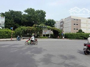 hẻm rộng ngay khu celadon - đường bờ bao tân thắng, phường tân sơn nhì. giá chỉ 4,35 tỷ còn bớt.