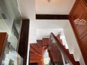 cho thuê np, phó đức chính, mt góc 12m, 20 triệu/th, 90m2, q. ba đình, giá siêu hời