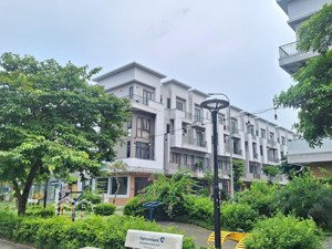 quỹ nhà 4t, 75m2, 5,x tỷ. kđt centa diamond kcn vsip từ sơn. chân 7 tòa chung cư. lh 