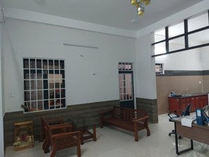 bán nhà 2 tầng mt lê thạch kẹp cống - hoà an - cẩm lệ