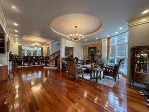 bán biệt thự ciputra , tây hồ, 5 tầng , dt 180m2/mt 9m , đường ô tô 20m . giá 92 tỷ