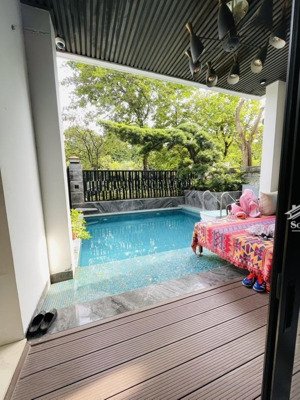 bán biệt thự ciputra, tây hồ, 3 tầng, dt 230m2/mt 10m, đường ô tô 30m. giá 87 tỷ