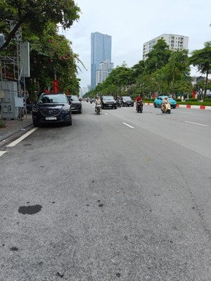 nhà mặt phố văn cao -liễu giai ba đình -vỉa hè rộng -kinh doanh -sầm uất -tấp nập nhộn nhịp -100m