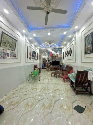 bán nhà nhà 1 lầu 1trệt phường dĩ an tphcm diện tích :80m2 giá 4.150 tỷ liên hệ 