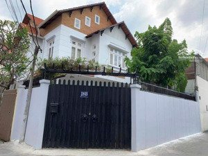 bán nhanh biệt thự 28b thảo điền - đang có hđt 83,456 triệu/tháng~3.200 usd/th, giá 59.7 tỷ