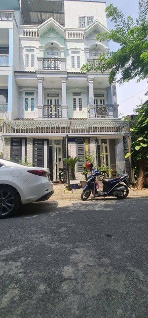 giá rẻ nhất khu anh tuấn green riverside vừa ở vừa cho thuê. dt 6.6x12.2m. giá 6 tỷ 350tr bớt lộc