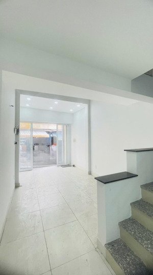 nhà bán mặt tiền vĩnh viễn q10 6 tầng 4 pn - cạnh nguyễn tri phương - chỉ 9 tỷ x thương lượng