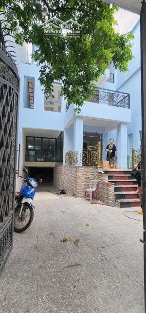 cho thuê hơn 800m2 mặt bằng trung tâm sân bay tân sơn nhất