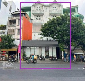 mặt tiền hòa bình 10m x 18m nở hậu, có thang máy - đối diện khu vui chơi đầm sen.