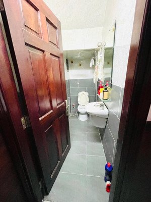 mặt bằng kinh doanh 4 x 20 có chỗ ở lại