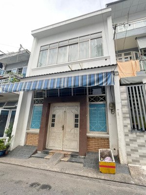hẻm 6m tân sơn nhì (5 x 8m) 3 tấm, 3 phòng ngủ, 1 sân thượng, giá tốt: 10 tr