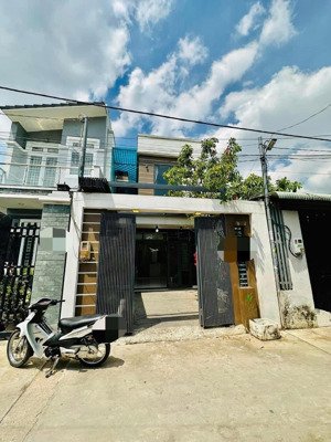 công chứng nhanh nhà shr đang cho thuê 9tr4 tháng, giá 1 tỷ 490 nằm trong kdc an phú tây