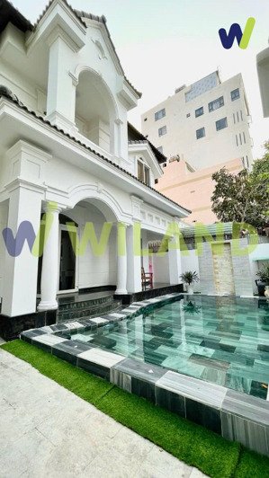 bán biệt thự nghỉ dưỡng kiểu pháp có hồ bơi đường hồ quý ly cách biển bãi sau 100m giá cực thấp