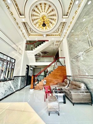 giảm 450tr, bán gấp nhà 1 trệt 1 lửng 3 lầu hoàn công xây dựng ngay sau bệnh viện đa khoa đồng nai