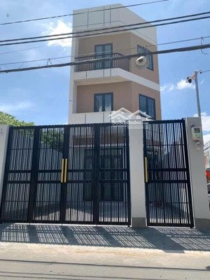 nhà mặt phố căn góc tại kdc trường lưu, giá 9 tỷ giảm còn7,9 tỷ, 110m2, view đẹp , ngay vành đai 3