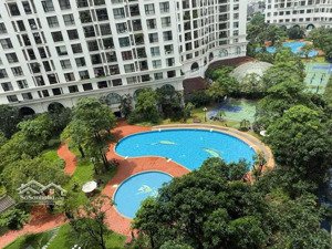 cần bán căn căn 3 ngủ tài r2-royal city diện tích 130m2 đã sửa thành 3 ngủ, nội thất mới 