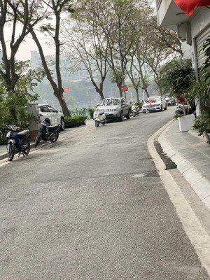 nhà hiếm bán đảo yên phụ 1 mặt phố, 1 mặt ngõ 300m2 - 73tỷ