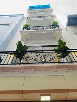 hiếm_40m2_5 tầng thang máy_mới tinh 100%_phố giáp bát _ngã tư vọng_hơn 9 tỷ.