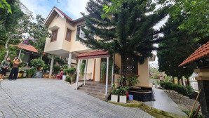 villa giá đầu tư tại nam hồ đà lạt sân vườn siêu rộng