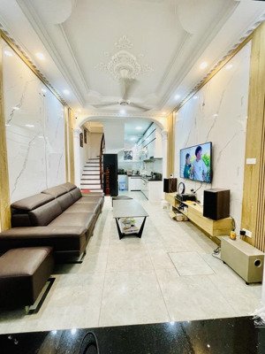 bán nhà đường láng_ full nội thất_3 gác tránh, cách phố 30m_35m2_8.5 tỷ