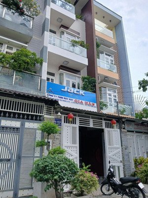 nhà riêng có 4 phòng .cho sinh viên nữ thuê phòng tại 98/59 trần thị trọng phường 15 tân bình.